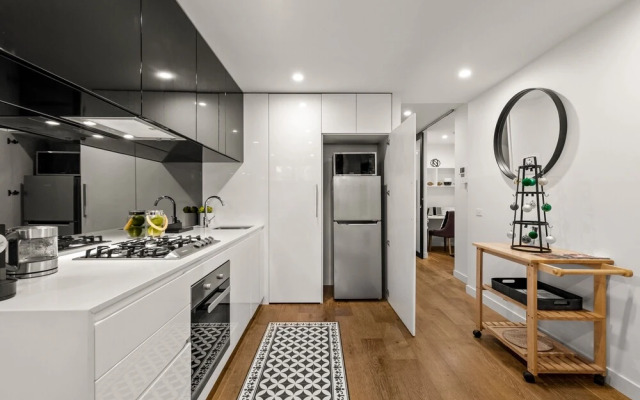 StayCentral - Hawthorn East - Study, 2 Car spaces