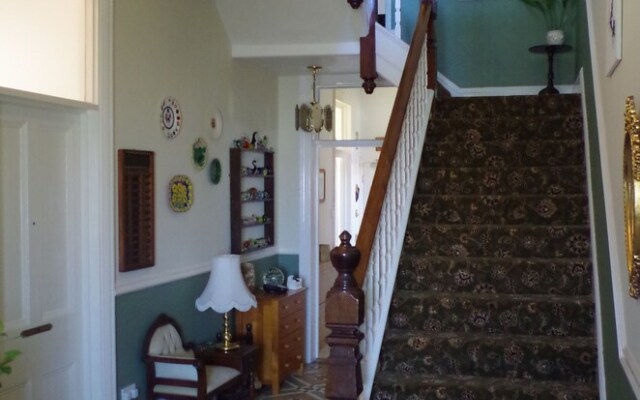 Varley House - Guest House