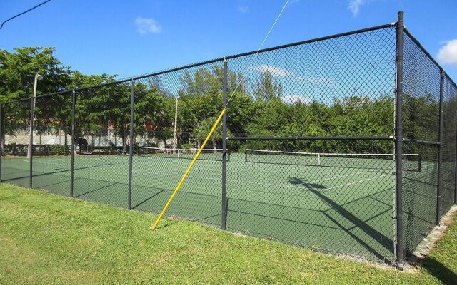 Hibiscus Pointe 564 by RedAwning
