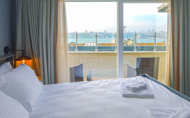 Vibrant Flat 500 m to Uskudar Ferry Station