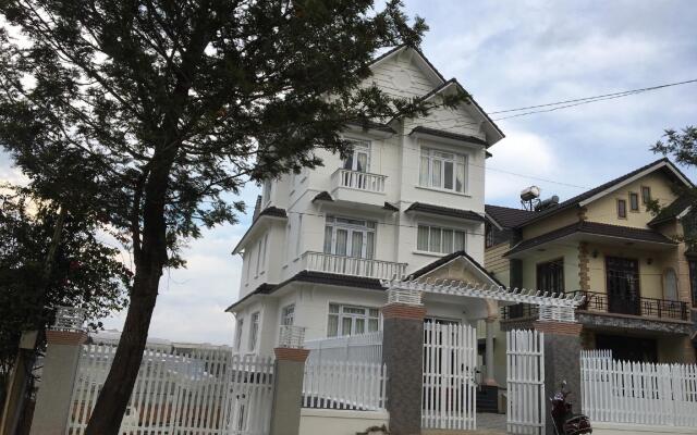 White House Dalat