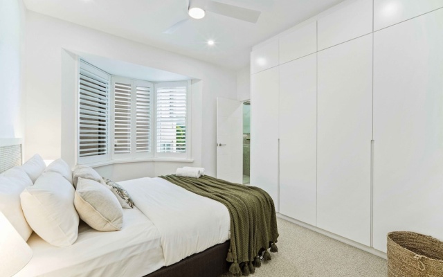 Phoenix Apartment at Palm View Collective – Guest Rooms – Sydney