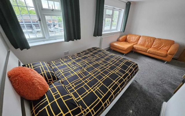 SnoozeDen Westmead – Windsor Castle & Legoland