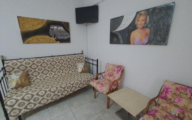 Almiri Apartments By the sea