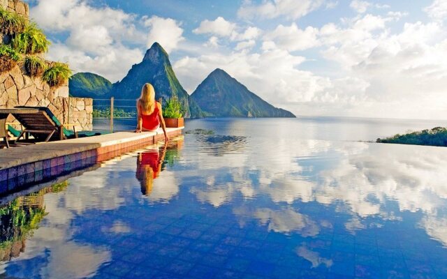 Jade Mountain Resort