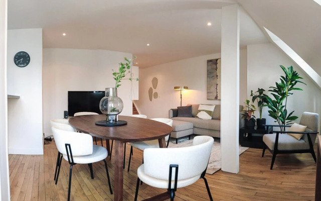 Copernic Line Elegant 3BR Apartment in Paris