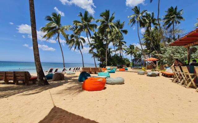 Garden view apartment on Las Ballenas beach