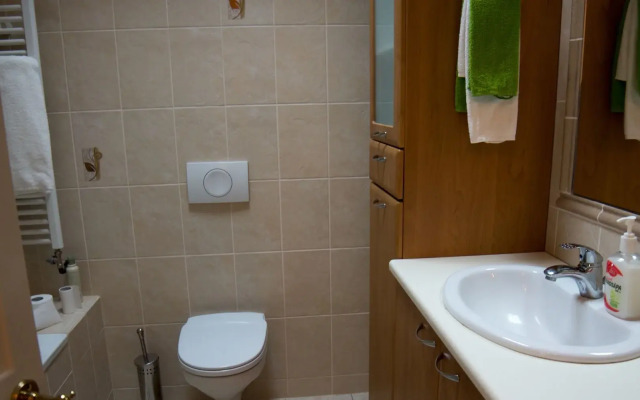 Three Sisters Studio Apartments
