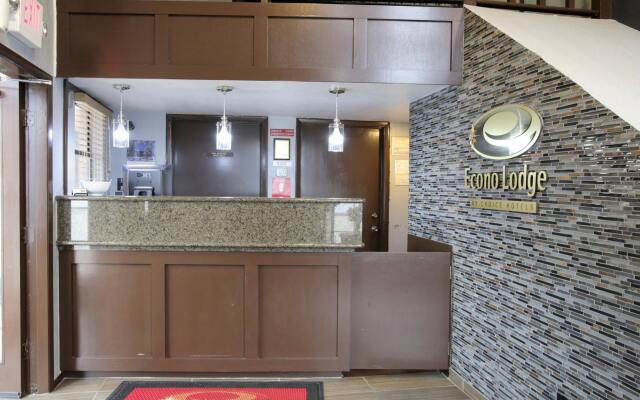 Econo Lodge near The Domain - The Arboretum