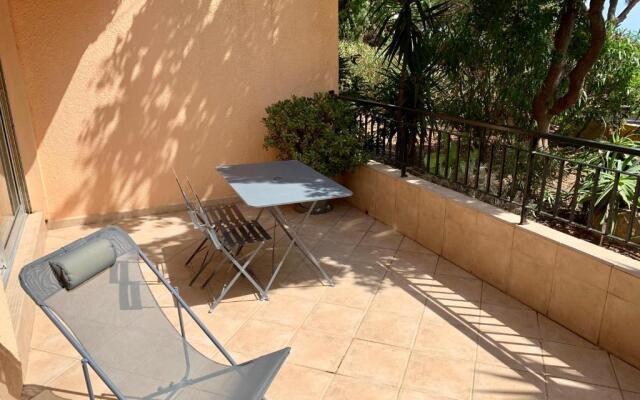 Très beau studio à 100m de la plage de Marinella