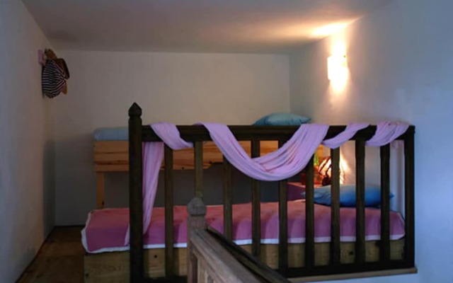 Anemoessa Rooms & Studios