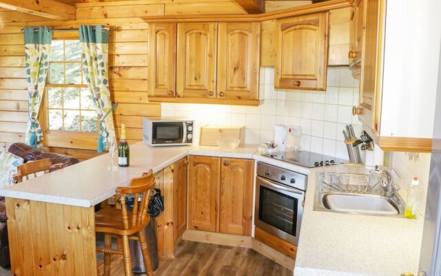Hollies Lodge