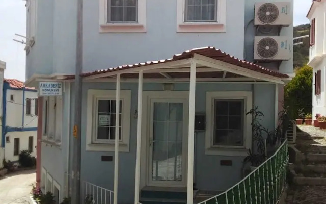 ArkaDeniz Konukevi Bozcaada