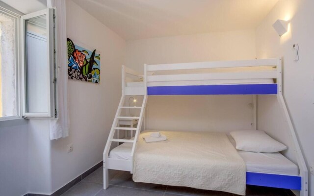 Impeccable 4-bed Apartment in Osor