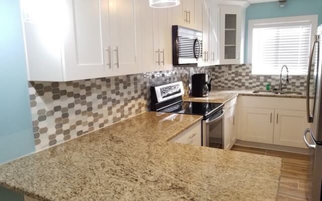 206 B New 1 Bedroom Home by RedAwning