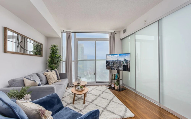 Premier High-Rise Downtown Suites