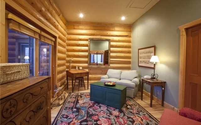Snowdrift Cabin
