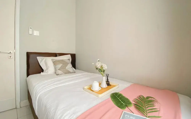 Homey And Modern 2Br At Patraland Urbano Apartment