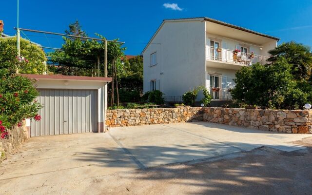 Pleasant Apartment in Malinska with Balcony