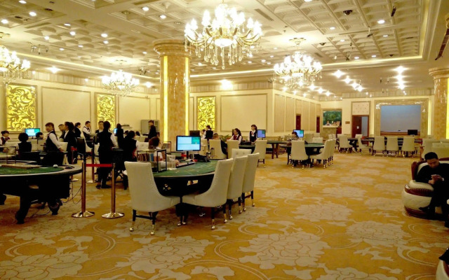 Royal Halong Hotel