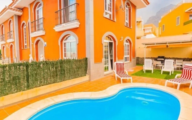 Holiday Villa, heated pool