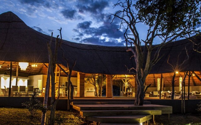 Victoria Falls River Lodge