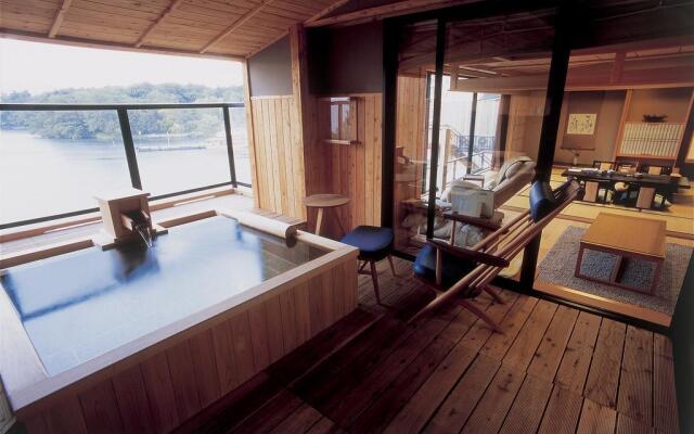 Akan Tsuruga Bessou HINANOZA