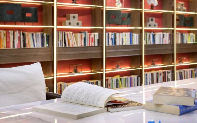 Ease Hotel Yi (Yichang Zhongnan Road Xingfa Square)