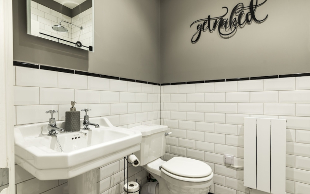 Pieces of Eight Two Bedroom Apartment