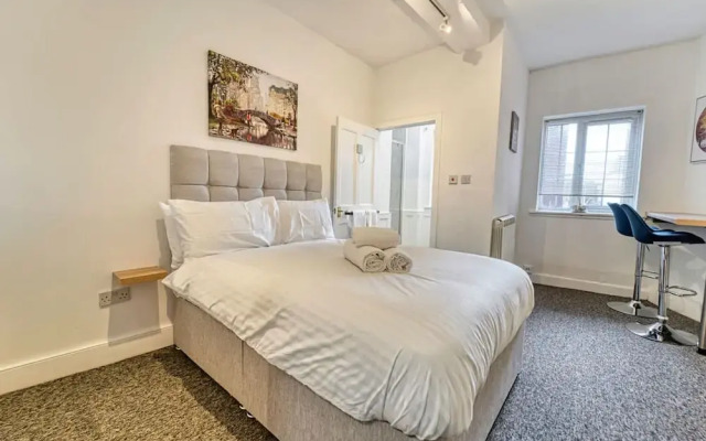 Host Stay Hills Studio