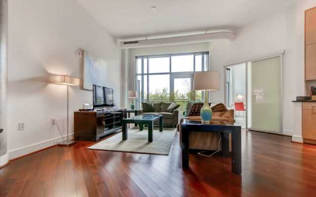Global Luxury Suites at Park Crest Lofts