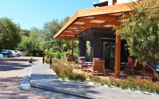Green Beach Resort Hotel