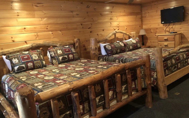 Smoky Mountain Cinema - Six Bedroom Cabin