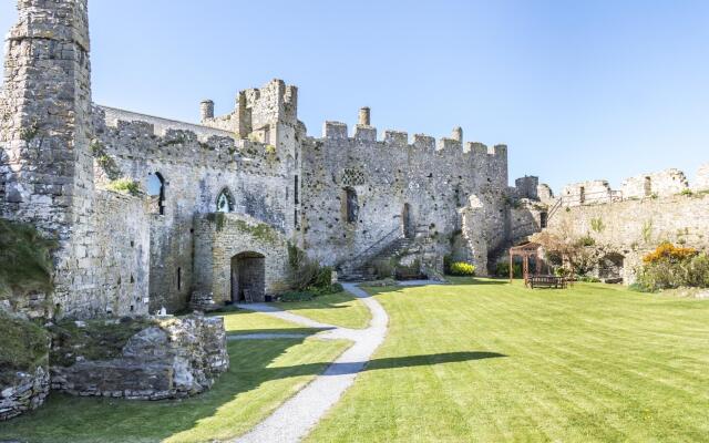 Castle House - 5 Bedroom - Manorbier