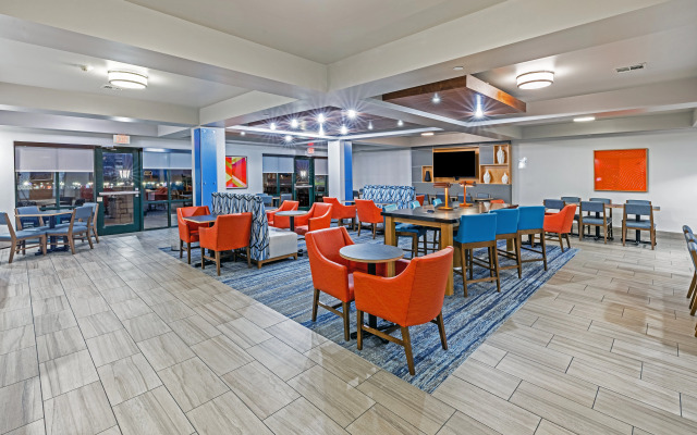 Holiday Inn Express & Suites Tulsa S Broken Arrow Hwy 51 by IHG