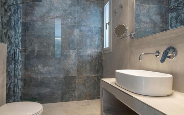 Nikiti Botanic Pool Suites