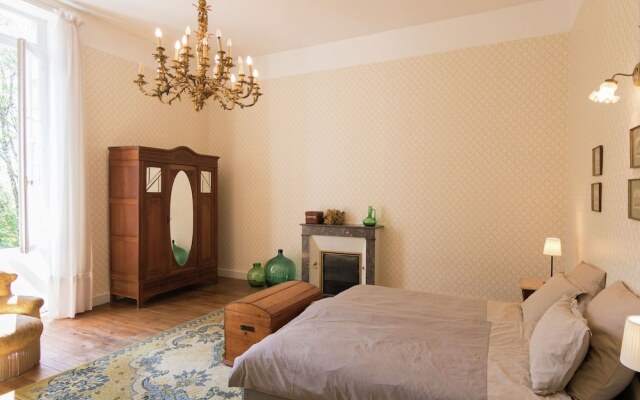 Charming Mansion in Brouchaud With Swimming Pool