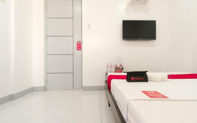 RedDoorz near SM Bicutan