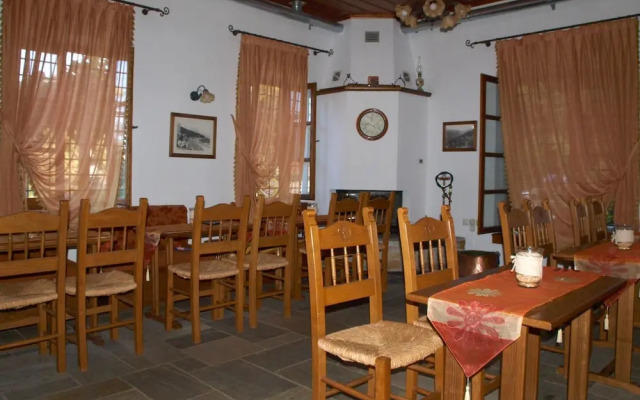 Heliodora Superior Triple Room 5