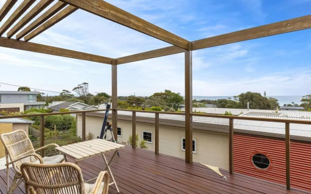 Sea Haven: coastal views, family retreat