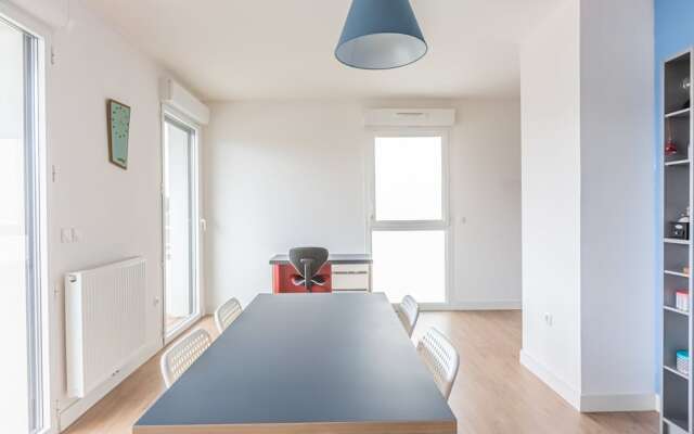 Spacious Apartment for 4 People in Bordeaux!