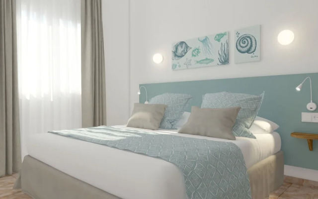Cala En Blanes Beach Apartments