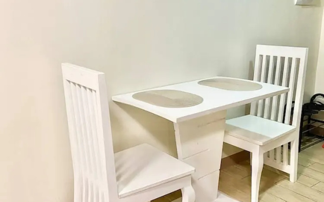 Cozy Iloilo City Condo With Shared Pool and Fitness Center