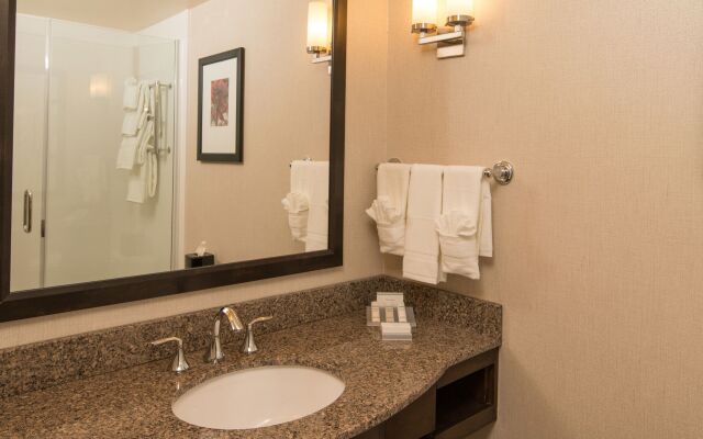 Holiday Inn Express & Suites Greensboro-(I-40 Wendover), an IHG Hotel