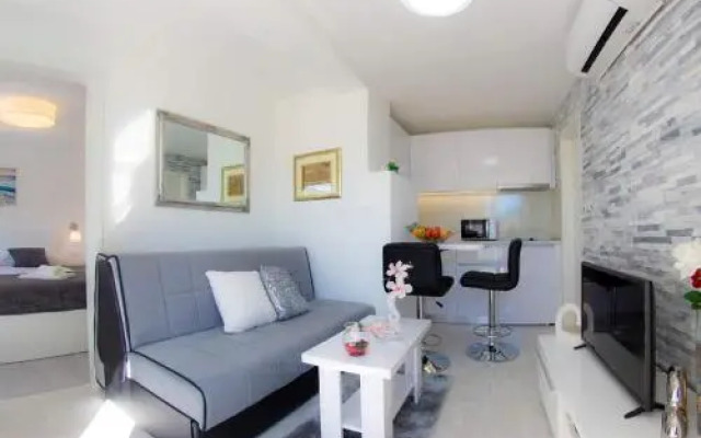 S & V Deluxe Apartments