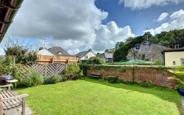 Cozy Holiday Home in Padstow near Beach