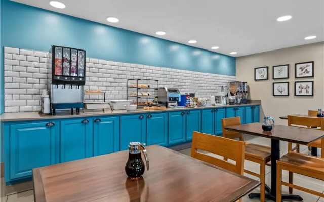 Country Inn & Suites by Radisson, Chambersburg, PA