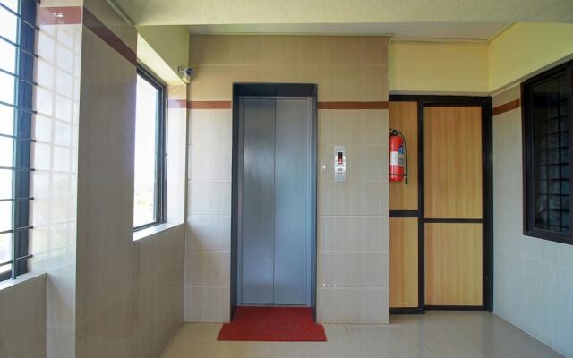 OYO 17320 Vijaya Residency