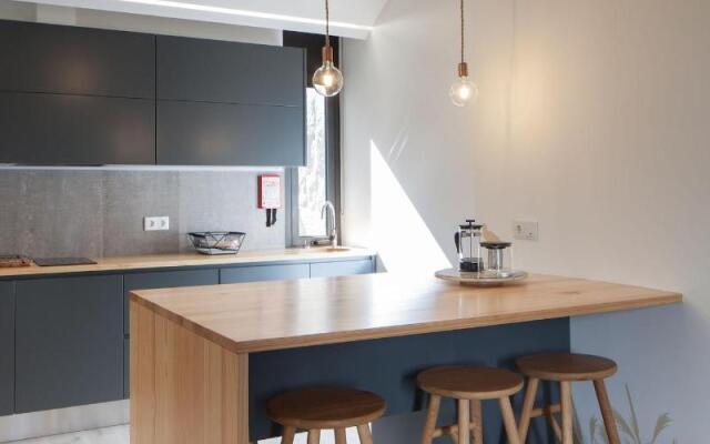 7g Roaster Apartments