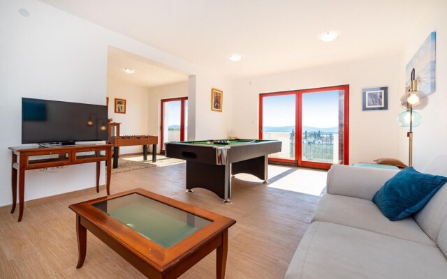 Awesome Home in Sv Filip i Jakov With Sauna, Wifi and 5 Bedrooms